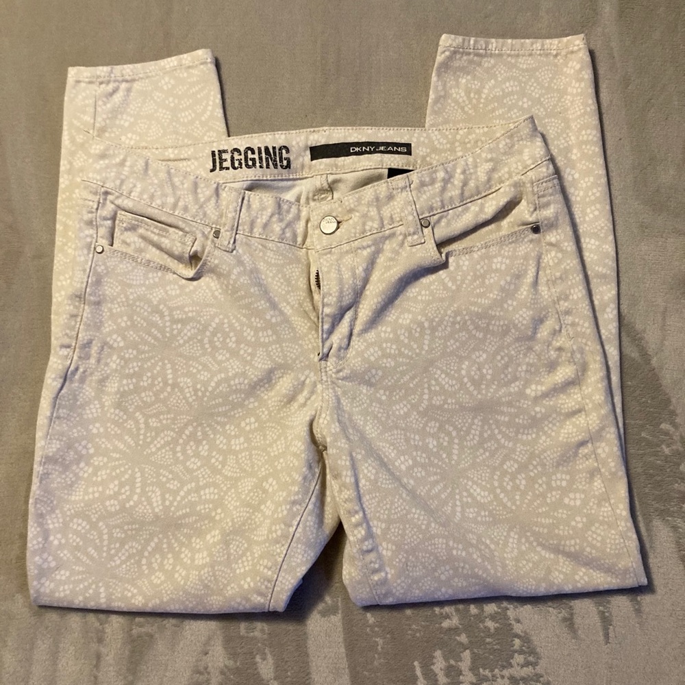 DJNY Jeggings. Size 10, 25” Inseam